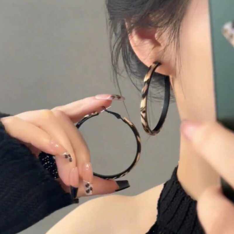 欧美豹夸张纹皮质大圈圈耳环