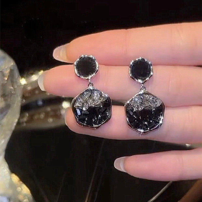 小众黑色锆石银针耳环2025新款爆款高级感网红百搭耳钉气质耳饰女,饰品/流行首饰/时尚饰品新,耳环,淘宝优惠券,粉丝福利购,淘宝优惠卷