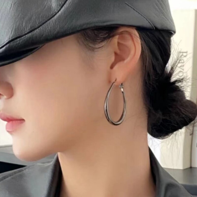 极简金属风高级灰水滴耳圈女椭圆