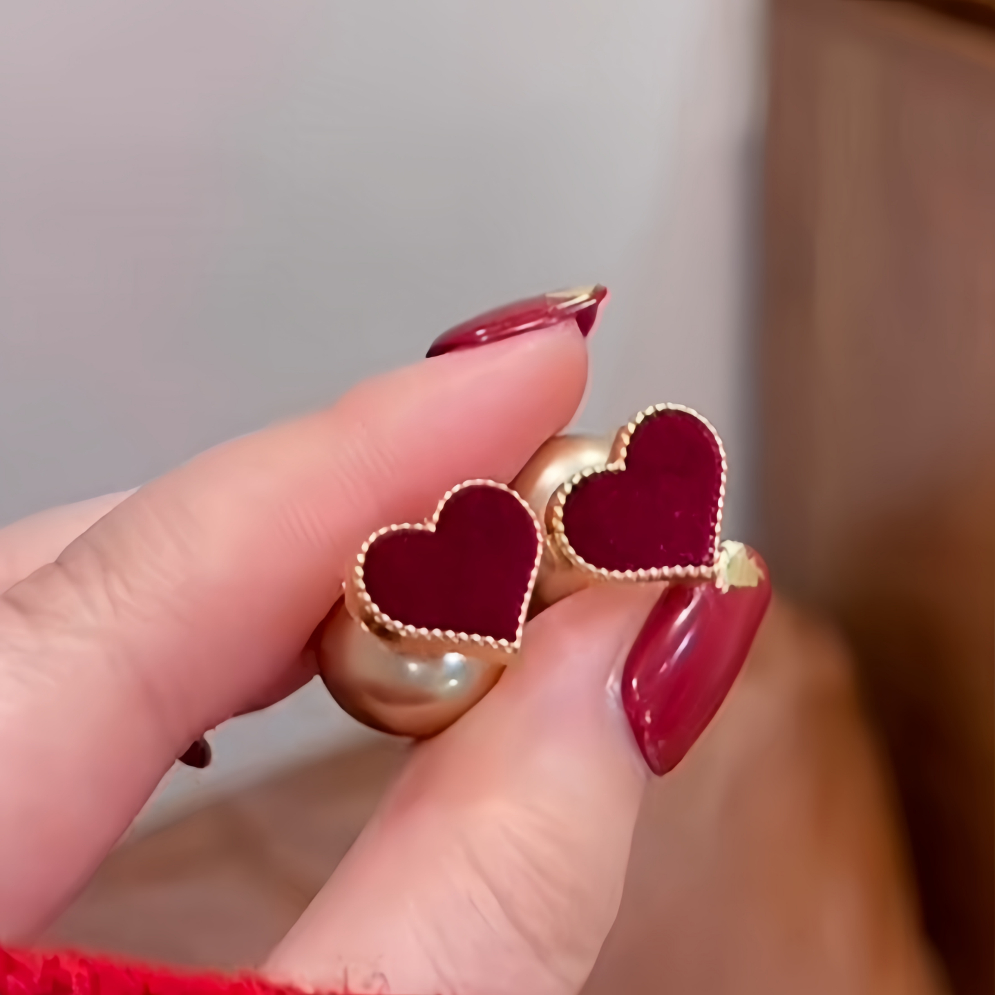 安克拉红色植绒爱心耳钉女金色边框镶嵌高级感心形耳饰女人味耳环