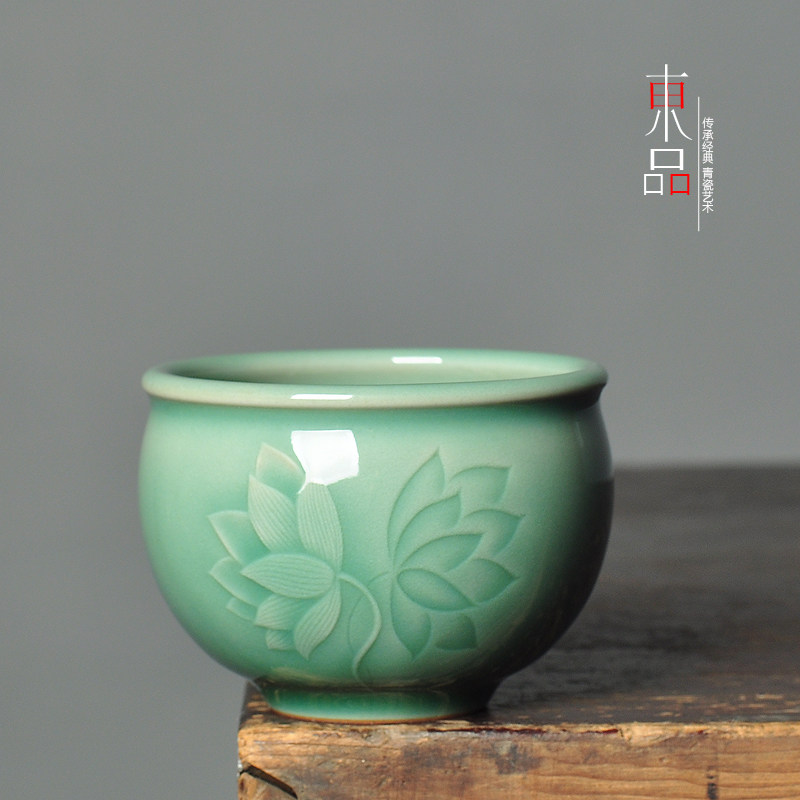 青瓷双生花浮雕品茗杯大号主人杯