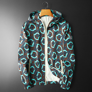 2026年新款印花连帽休闲夹克 钱塘3019-JK9030 P150 平铺咖啡色，男装夹克，钱塘6016-1(原3019)