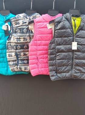 番米粒2件包邮国内超市专供款连帽羽绒马甲90鸭绒吊牌249元