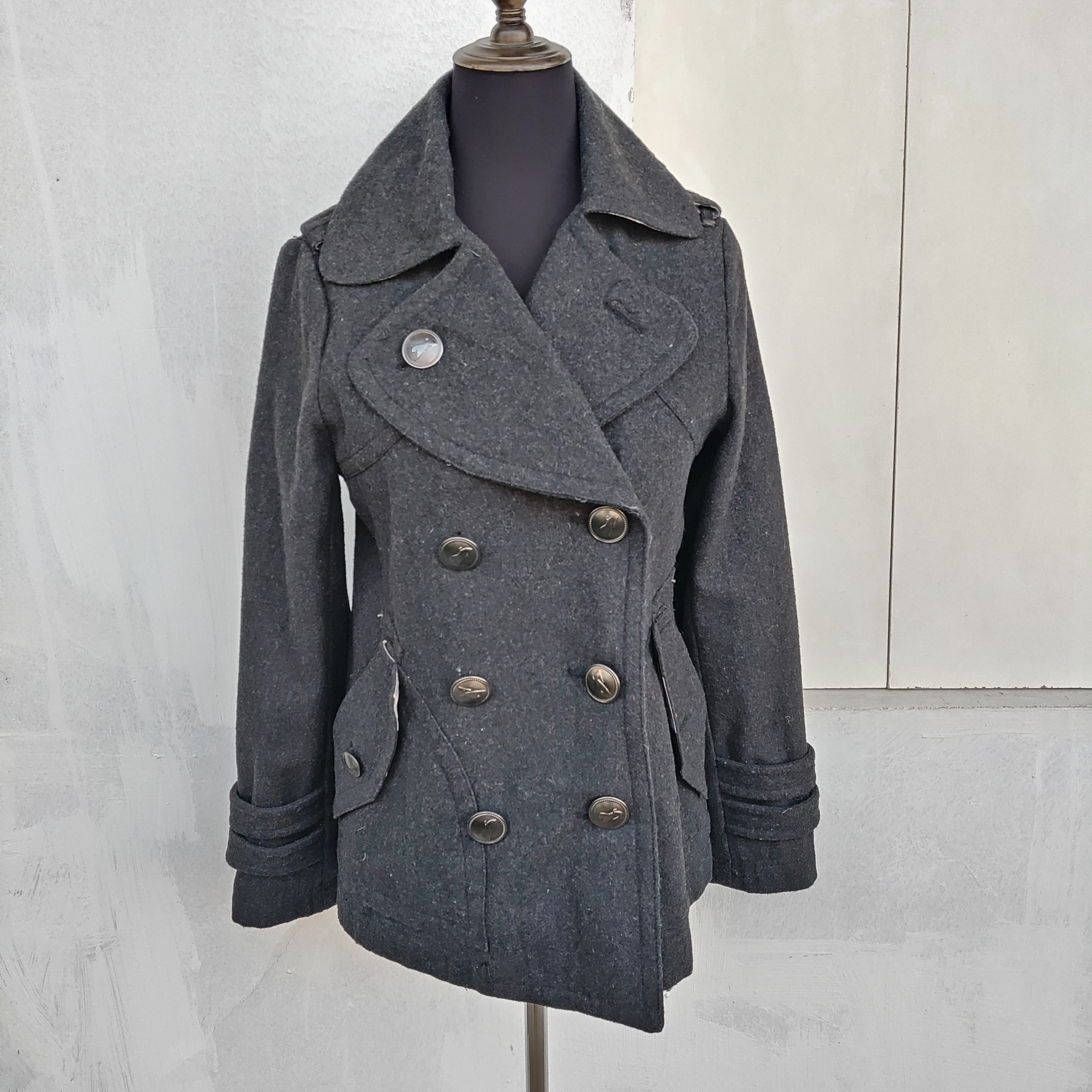 番米粒M码女士呢子大衣深灰色纽扣掉落几颗特价不退换