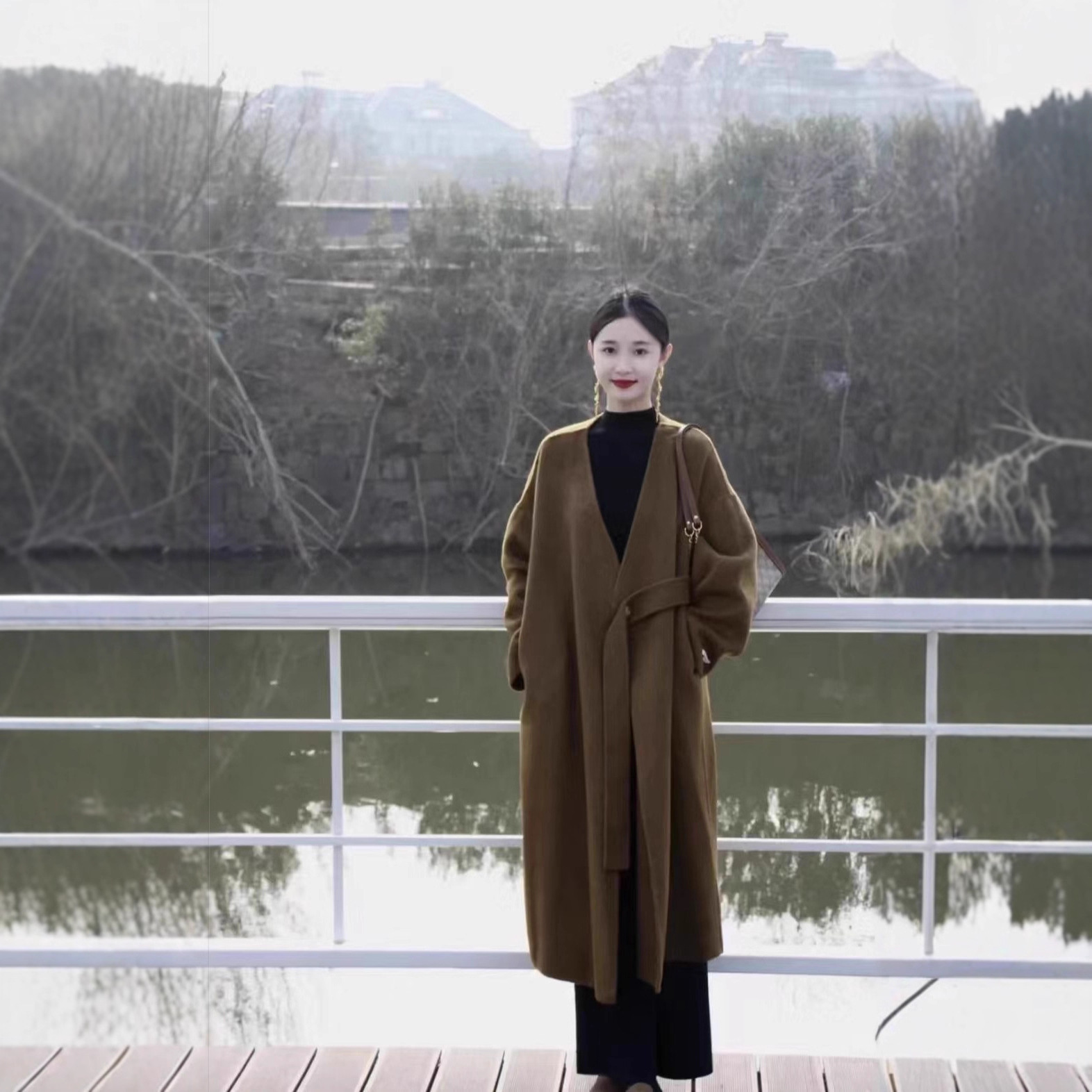 2025秋冬新款V领系带双面呢手工大衣女设计感飘带长款外套女