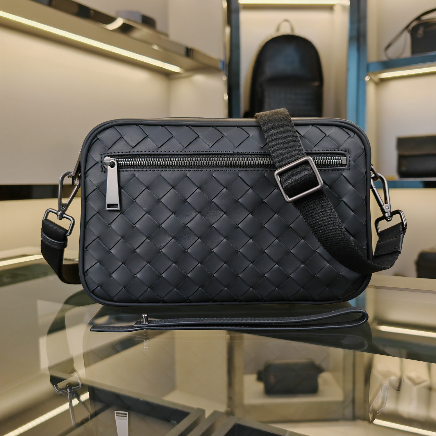 2024新款潮牌单肩斜挎包小巧男真皮编织手包女两用休闲横款男皮包