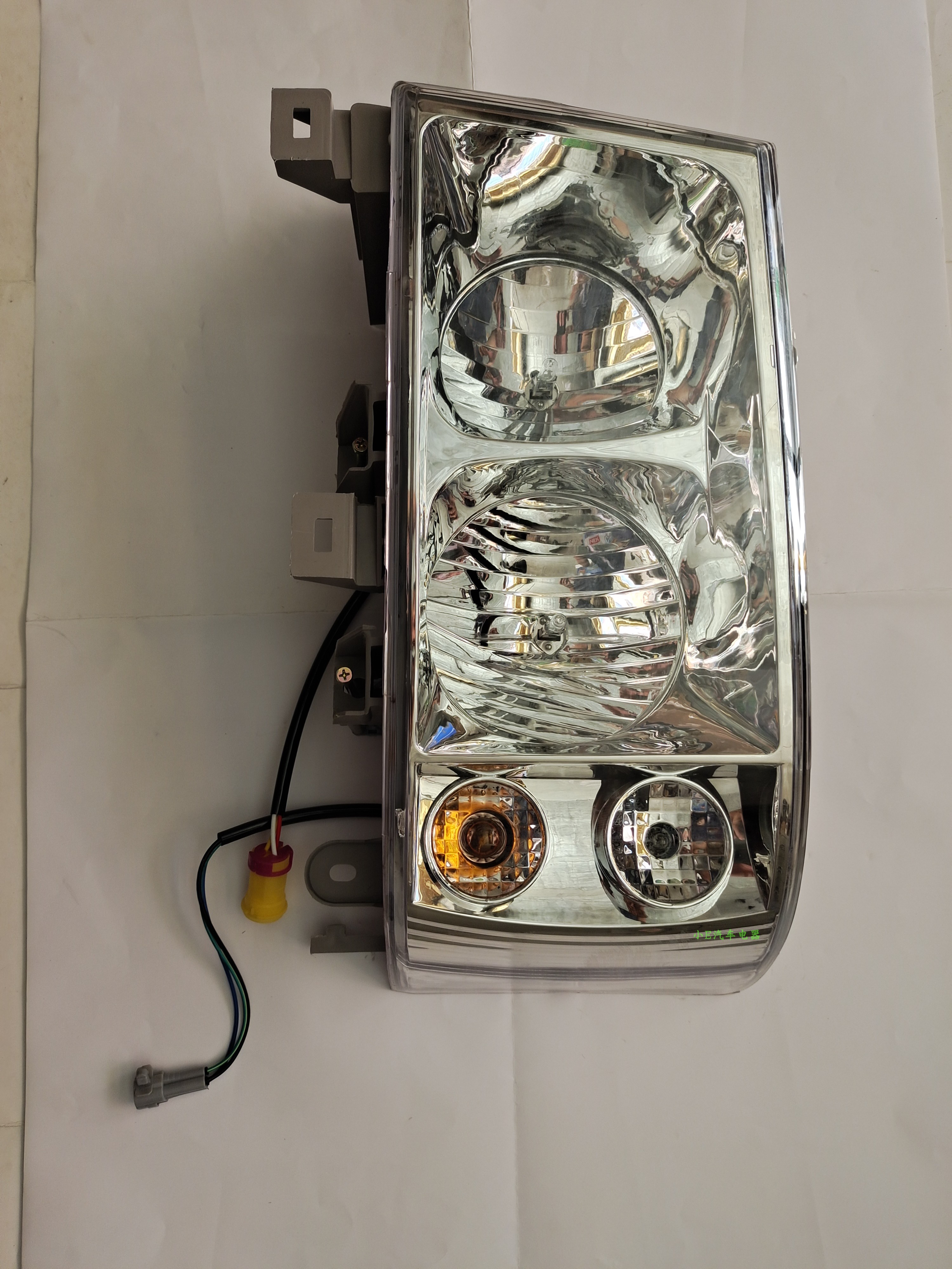 一汽解放汽车骏威中卡前大灯总成原厂配件产品图号3711050-392