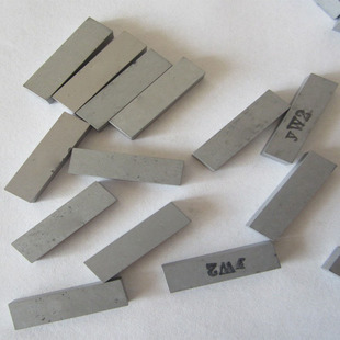 株洲硬质合金焊接刀头铸铁刀粒YT15YT5YW1YW2YG6YG8 D216A D214A