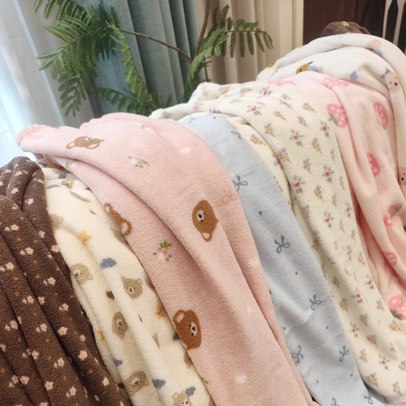 加厚珊瑚绒宽松卡通甜美女冬睡裤