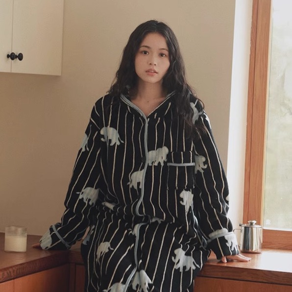 冬季珊瑚绒连帽长加厚女深色睡袍