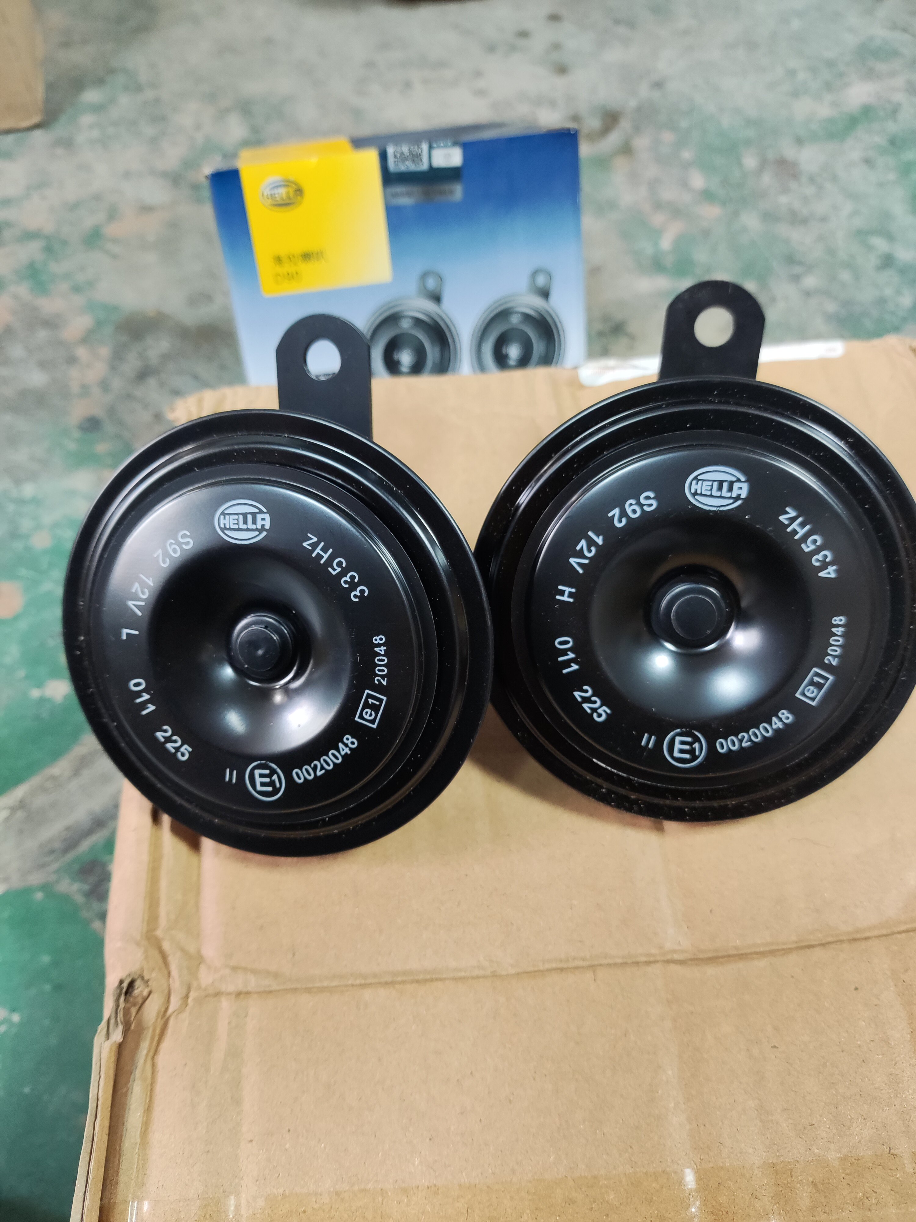 海拉12V通用高低双音电喇叭防水耐用汽车摩托用盆型平面鸣笛喇叭