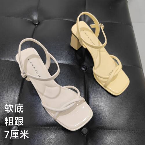 68-190软底法式复古方头粗跟露趾时尚凉鞋女2026新款夏季气质高跟