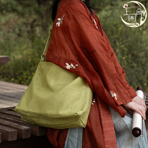 上闲月 中国古风汉服龟甲纹包包女日系斜跨单肩托特配饰超大容量