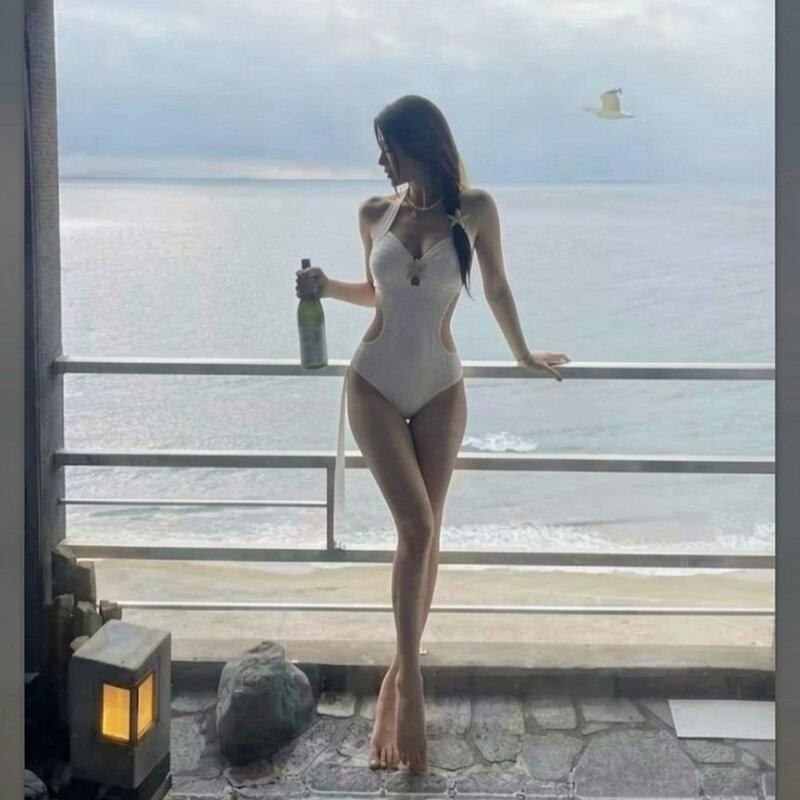 2026新款泳衣女连体高级感白色度假性感游泳衣绝美温泉泰式纯欲图片