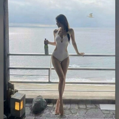 2026新款泳衣女连体高级感白色度假性感游泳衣绝美温泉泰式纯欲