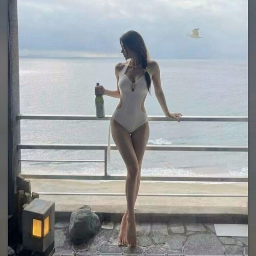 2026新款泳衣女连体高级感白色度假性感游泳衣绝美温泉泰式纯欲