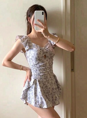 2025新款泳衣女高级感连体裙式保守显瘦遮肚游泳衣温泉白色印花
