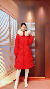 断码清仓 朗曼系列 冬款刺绣连帽大毛领气质时尚羽绒服Y121