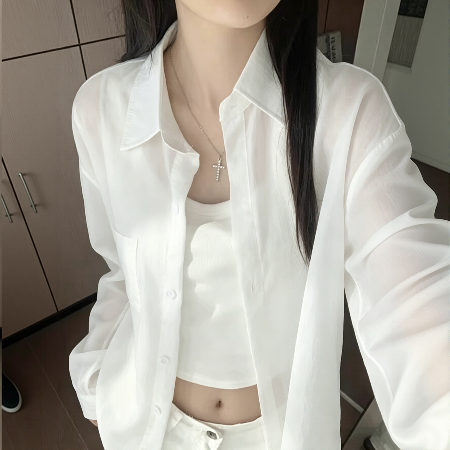 白色上衣外搭外套女款夏季薄款小个子宽松慵懒风长袖冰丝防晒衬衫图片