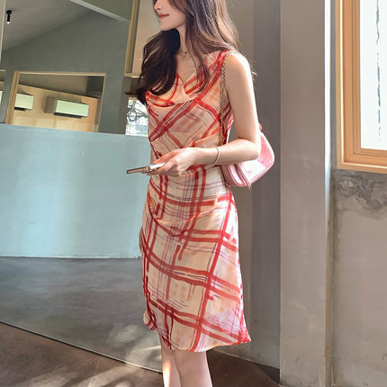 泽莉 日常又漂亮红格荡领褶皱修身收腰无袖连衣裙早春A字优雅裙子
