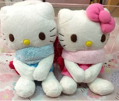 日本三丽鸥kitty丹尼尔围巾冬日公仔挂件绒毛娃娃玩偶布偶吊饰