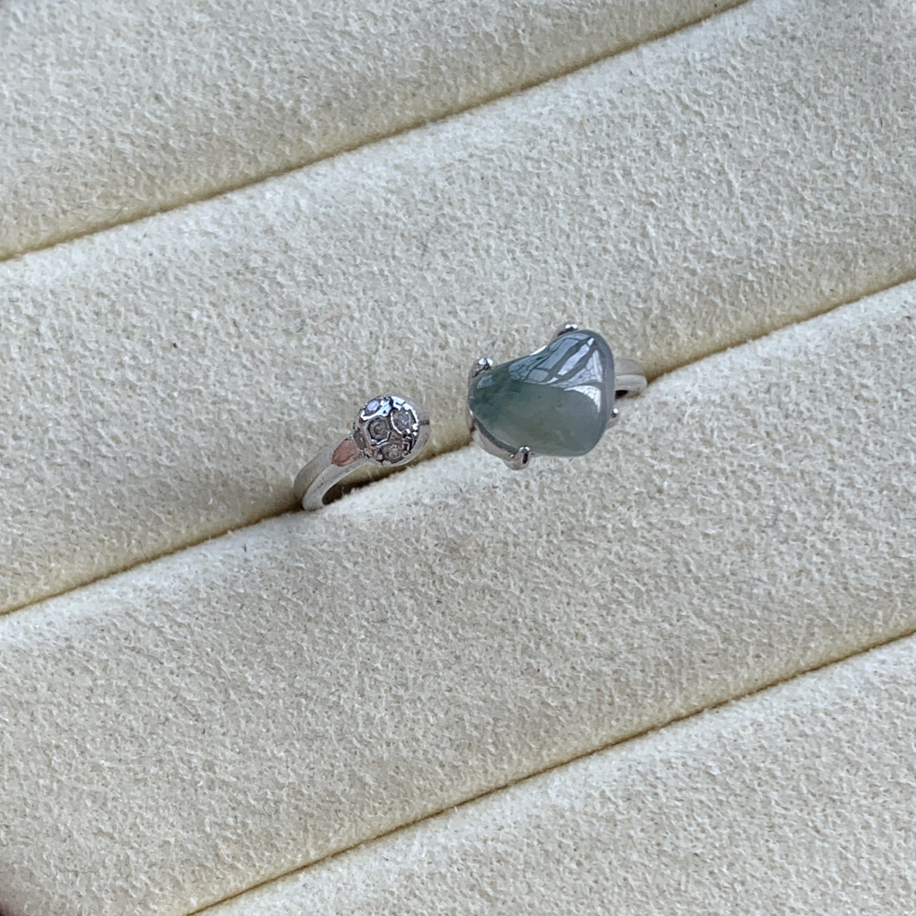 天然缅甸翡翠A货银镶爱心戒指