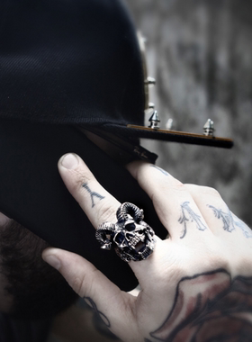 暗黑系恶魔骷髅头银色钛钢戒指环