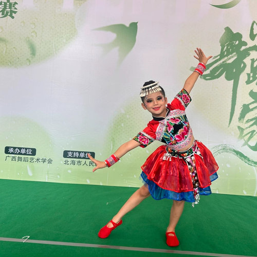 儿童新款儿童苗族舞蹈服装