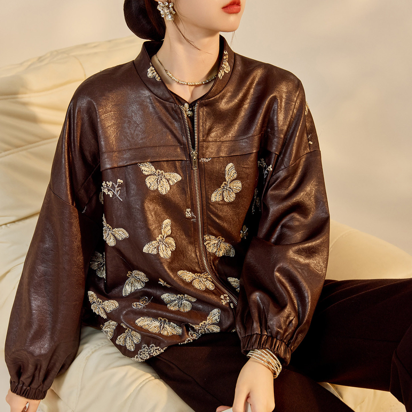 2026春装新款 轻奢新中式重工蝴蝶亮片刺绣皮衣外套马甲半裙套装
