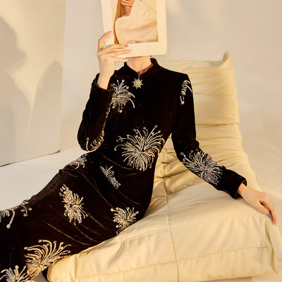 2025秋装新款 轻奢新中式复古国风烟花钉珠黑色长袖旗袍礼服裙子