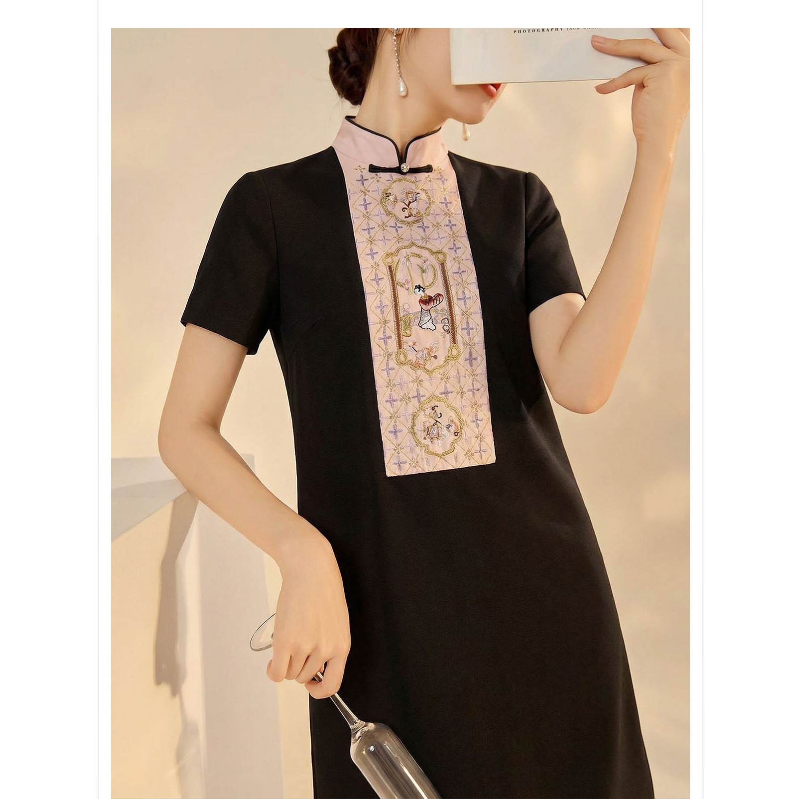 2026春夏装新款 轻奢新中式重工钉珠两张黑色立领短袖连衣裙A字裙