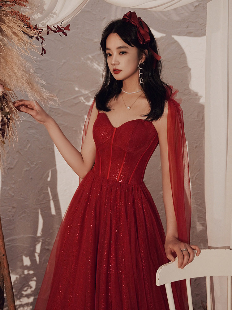 敬酒服新娘酒红色2025新款气质吊带显瘦订婚结婚宴会主持小晚礼服