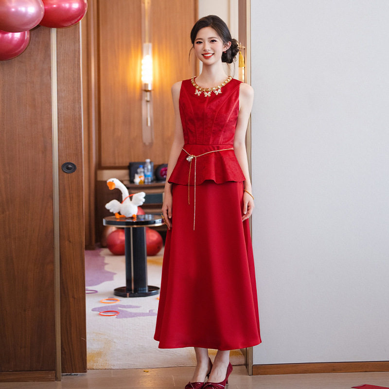 新中式订婚领证宴会礼服女高级感轻奢小众敬酒服新娘结婚晨袍长裙