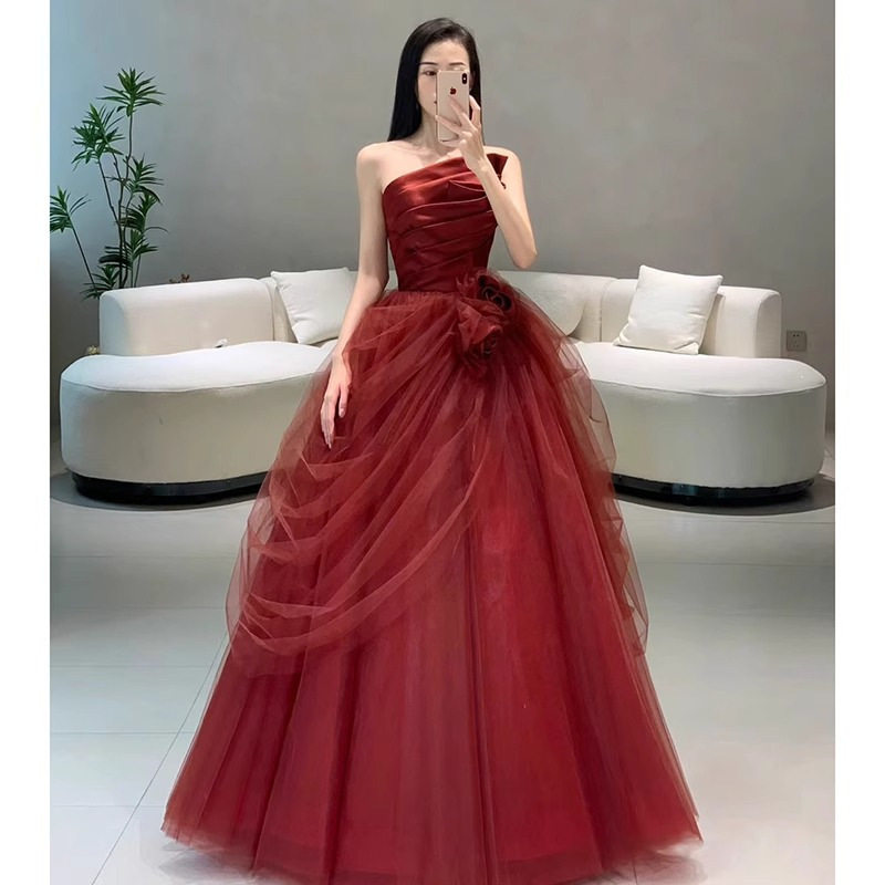 敬酒服新娘2026新款结婚抹胸红色高级感重工花朵大气订婚礼服裙女