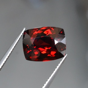 天然大克拉血红色枕方形铁镁铝石榴石裸石10*13毫米7.8克拉包邮