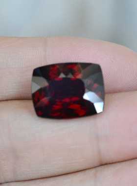 超大颗天然铁镁铝石榴石枕方形戒面22.34克拉全净体满火彩送证书