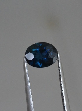 天然艳蓝色蓝宝石裸石7*9毫米颜色漂亮净度好1.975克拉包邮送证书