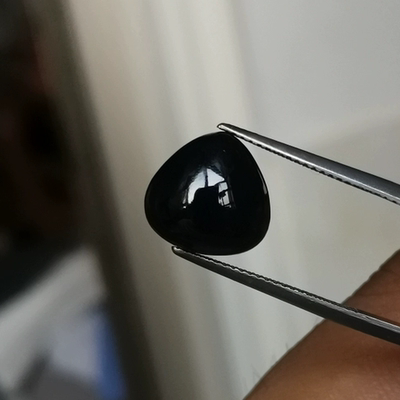 天然纯黑色尖晶石裸石素面戒面11.7*12毫米厚约5.5毫米 7.37克拉