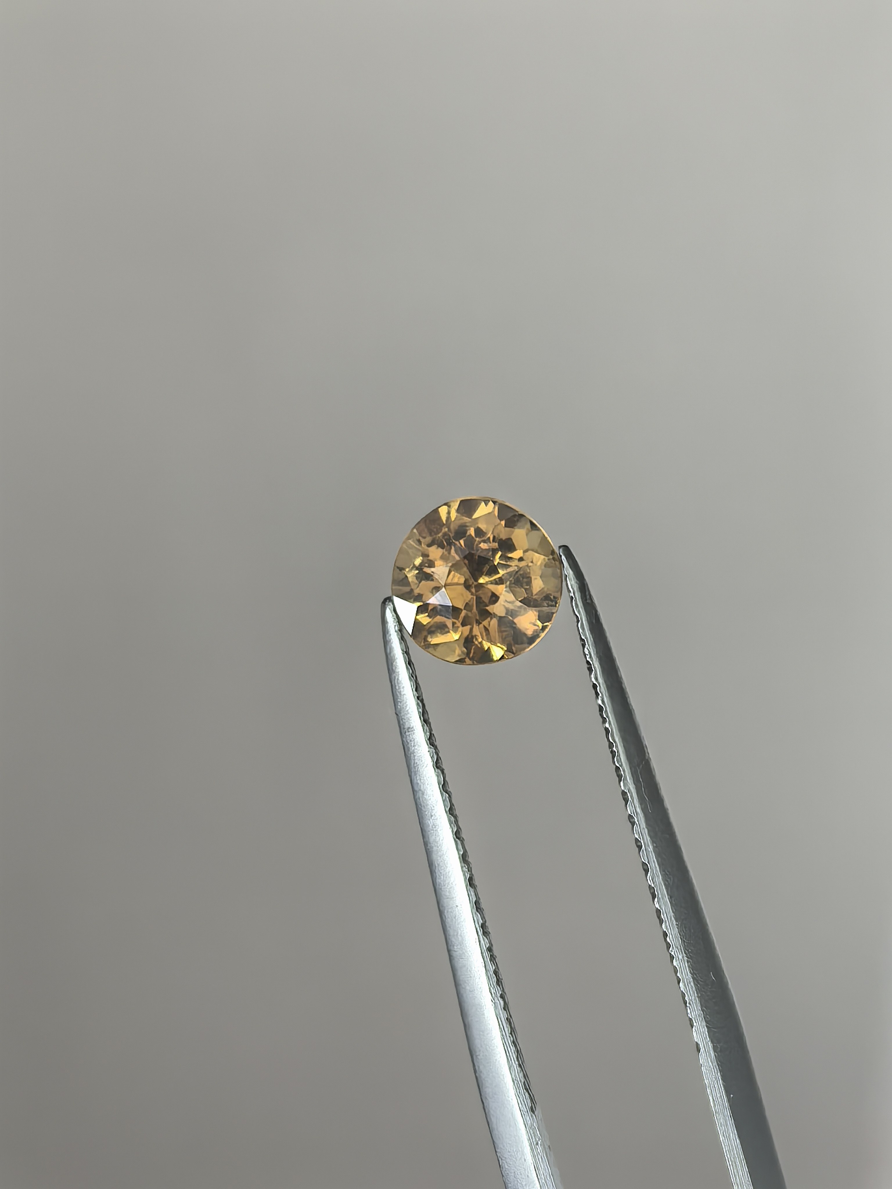 天然金色金绿宝石裸石圆形5.9毫米0.98克拉全净体满火彩包邮证书