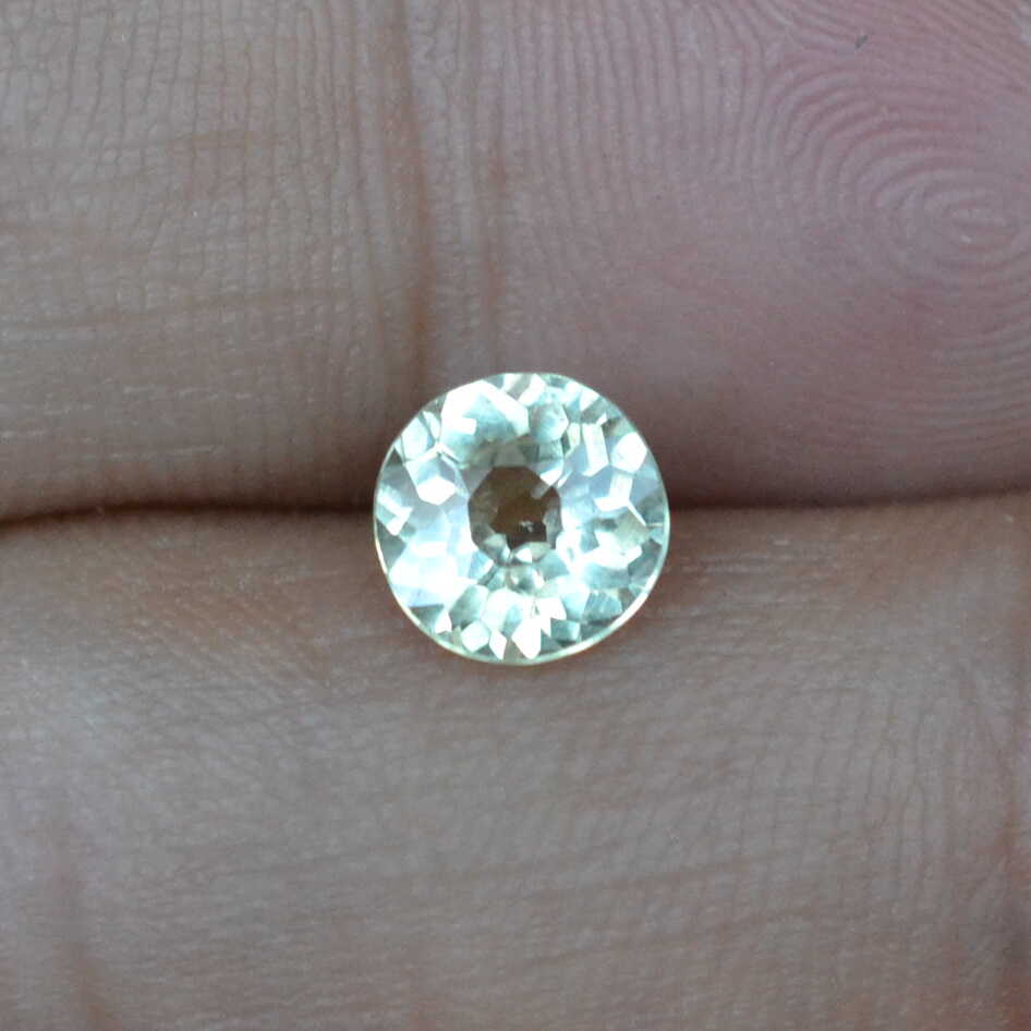 天然金绿宝石裸石浅黄色满火彩