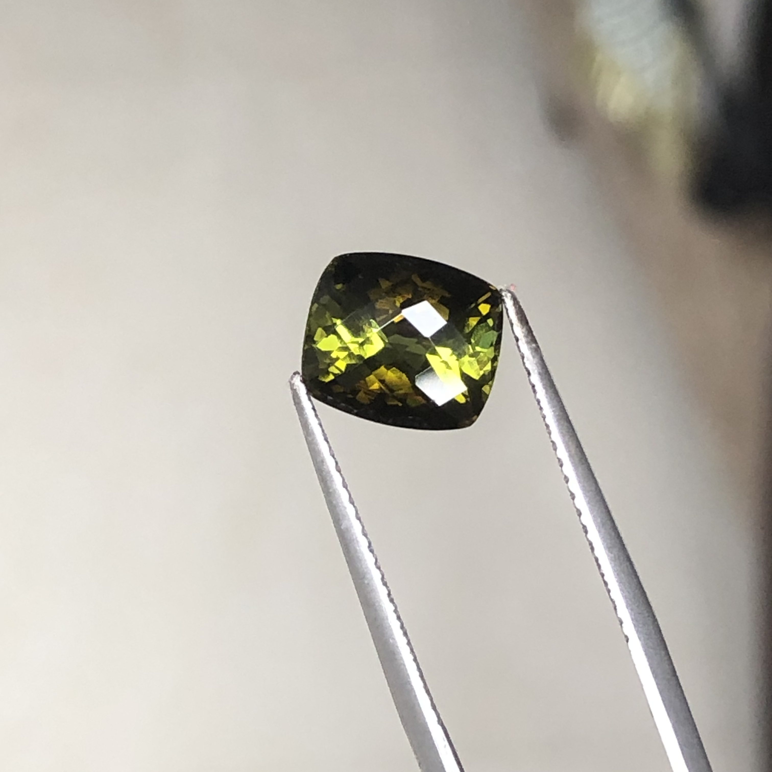 天然绿色碧玺裸石枕方形菠萝切8.4*9.6毫米3.45克拉全净高性价比