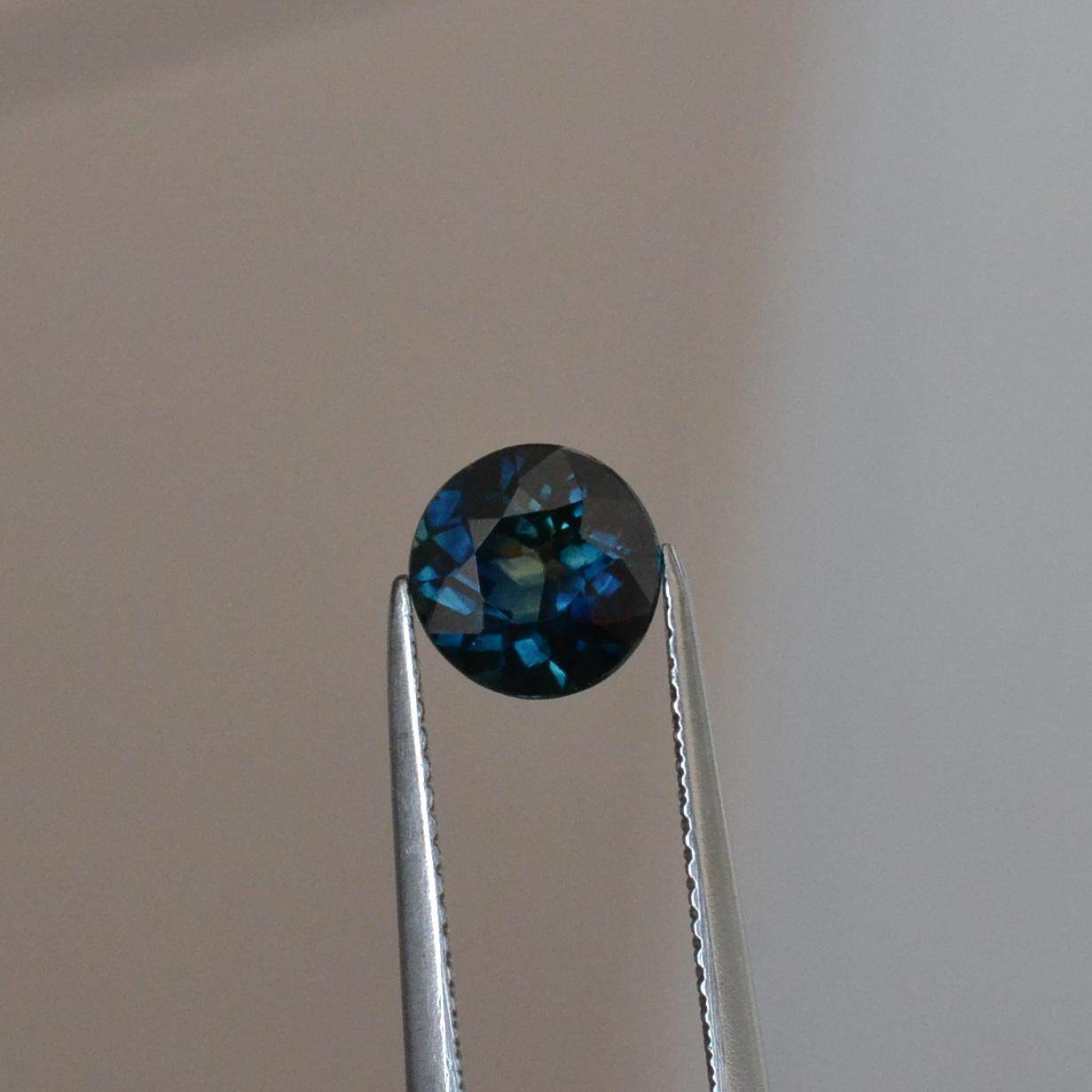 天然圆形蓝宝石裸石全净体火彩艳