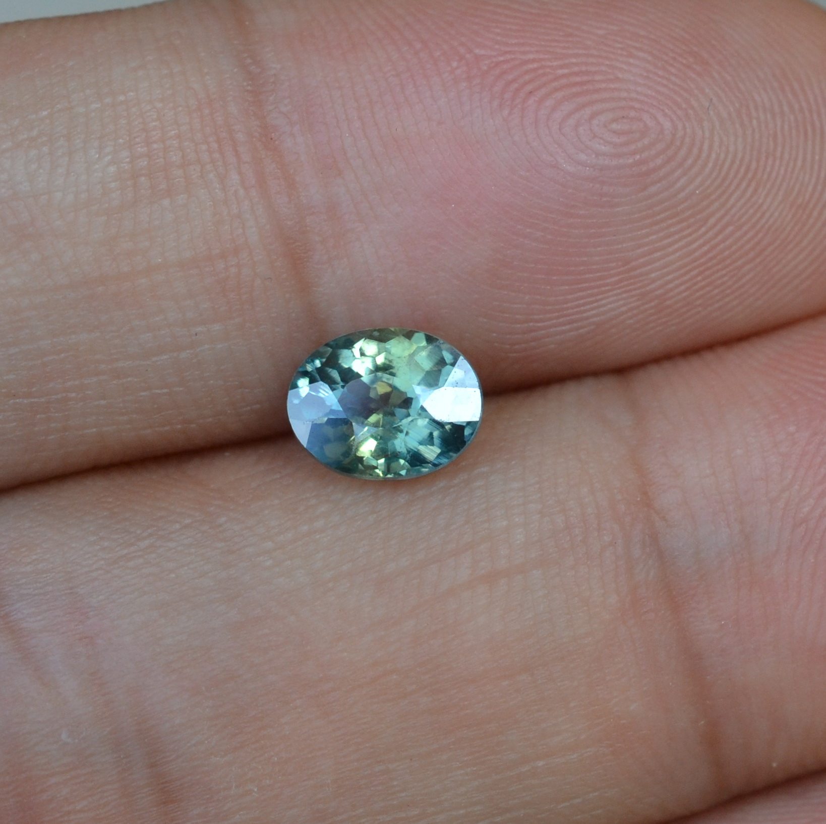 天然无烧黄绿色马达加斯加蓝宝石裸石满火彩1.44ctvvs包邮送证书