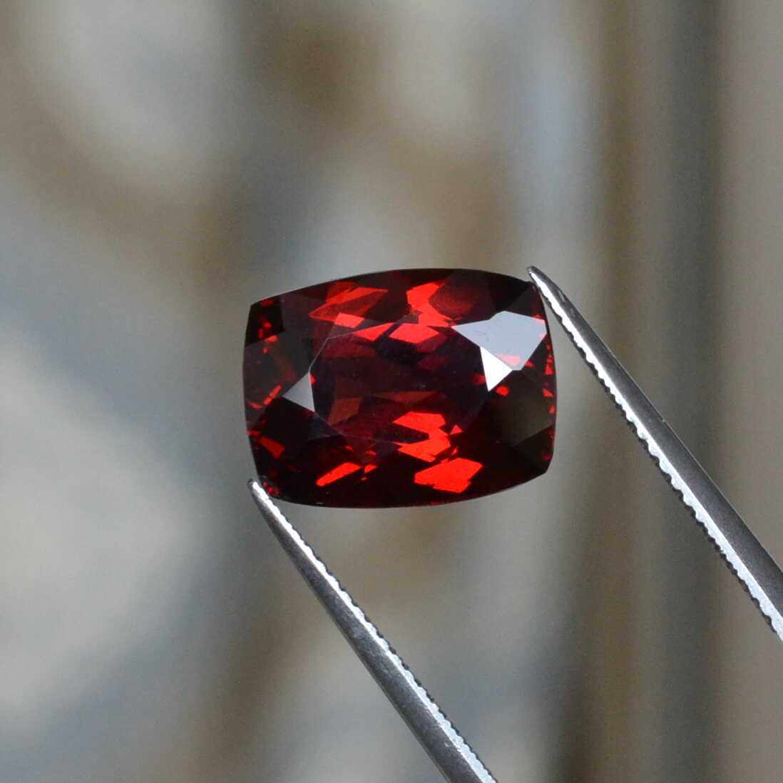 大克拉天然马达加斯加铁镁铝榴石裸石枕方形10*13.4毫米8.5ct包邮