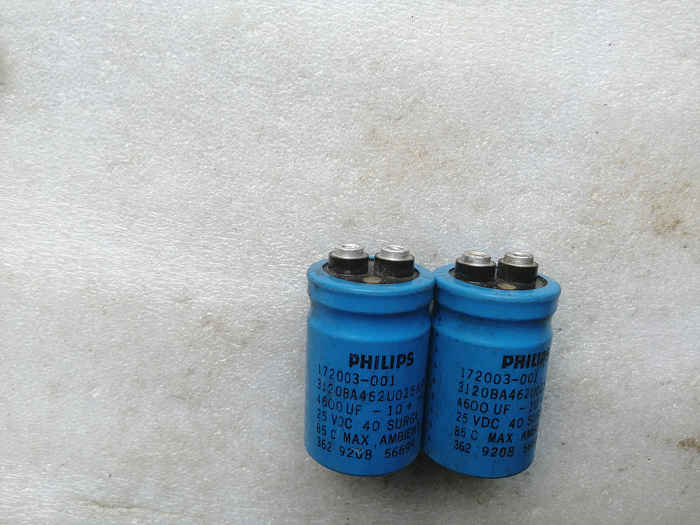飞利浦 PHILIPS 3120系列 25V 4600UF 发烧滤波电容 螺丝脚电容