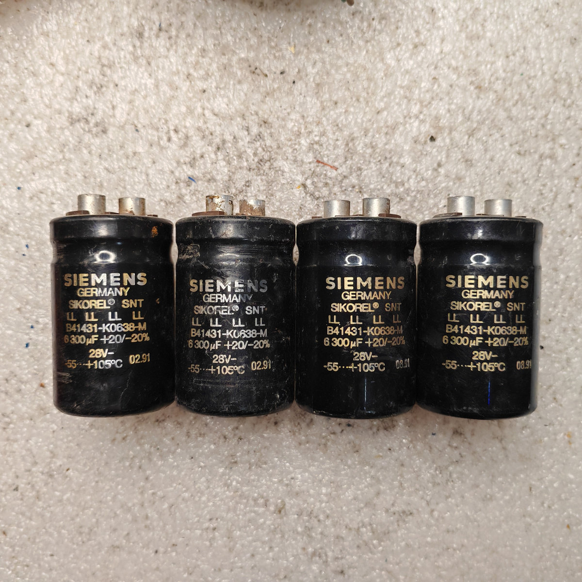 德国西门子金字 SIEMENS SIKOREL系列 28V 6300UF 螺丝脚电解电容