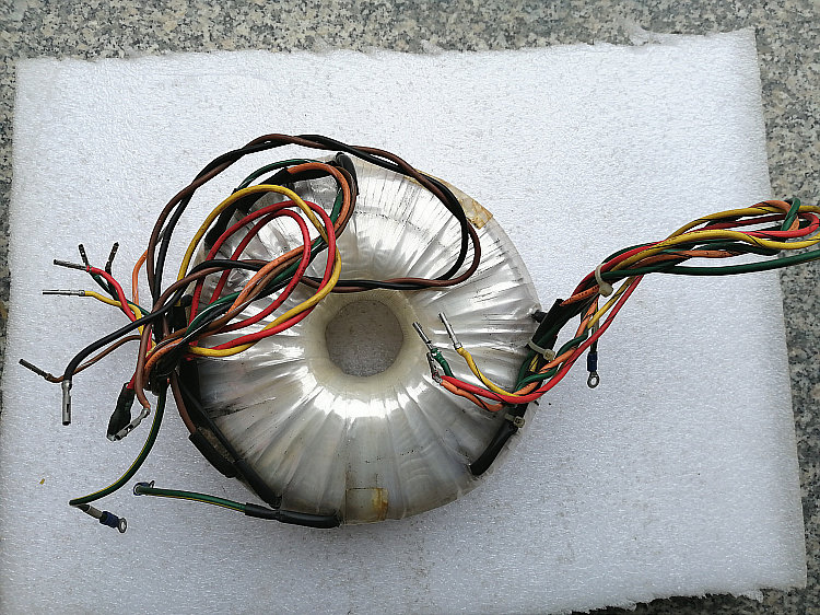 进口隔离牛 进口环形变压器 功率1180W 220v转220v/110v 带屏蔽线