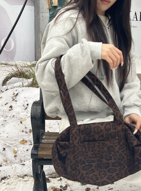 有趣琳 51174 豹纹麂皮绒慵懒风手提托特包女大容量外出妈咪包