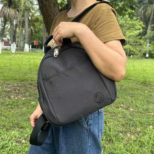 轻便尼龙布双肩旅行小背包双肩包