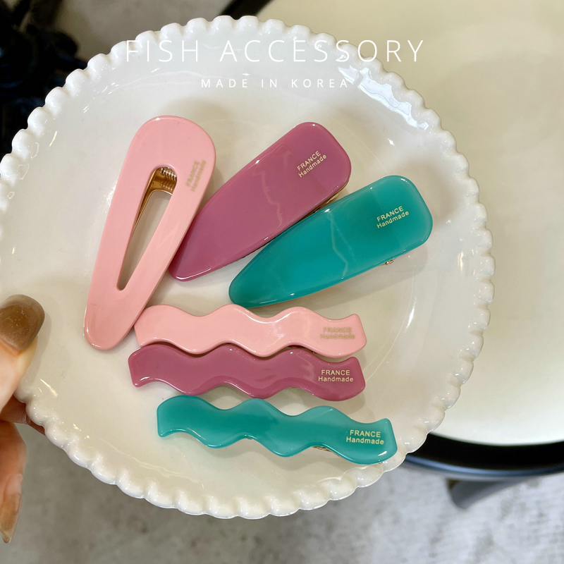 清新风粉色水蓝色鸭嘴夹